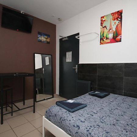 06 - Chambre Avec Tv Proche Paris Et Transports Wifi Bed & Breakfast Saint-Denis  Exterior photo